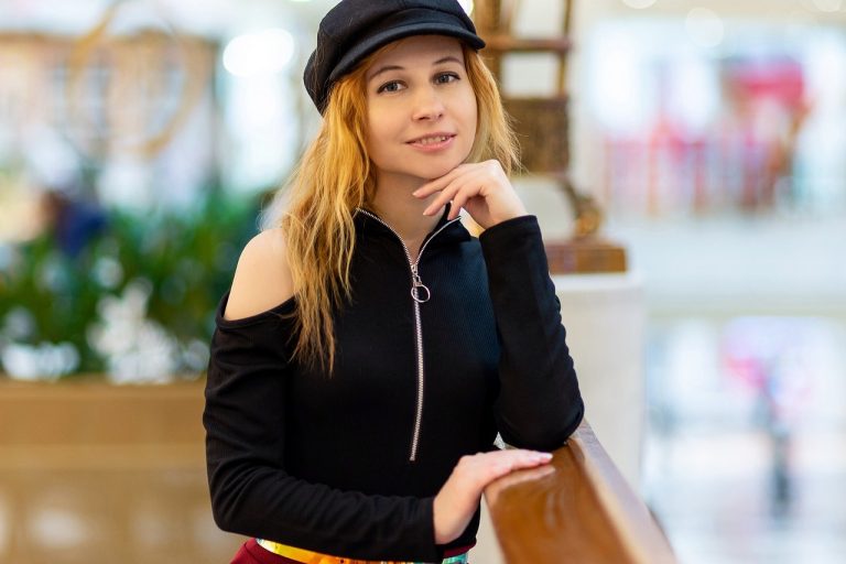 Bawełniana bluza z kapturem damska – najciekawsze trendy